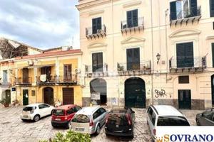 CASSARO: ELEGANTE APPARTAMENTO CON POSTO AUTO