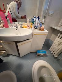 Mobile bagno con lavabo