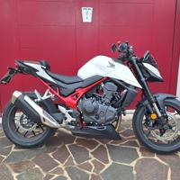 Honda Hornet 750 2025 accessoriata