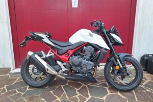 Honda Hornet 750 2025 accessoriata