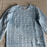 Maglione celeste a trecce