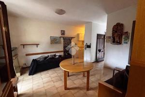 2 LOCALI A VENEGONO SUPERIORE