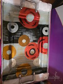 Vassoio in vetro con maniglie in acciaio