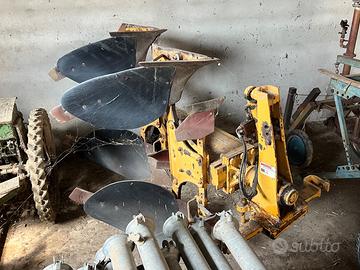 Aratro bivomere Moro