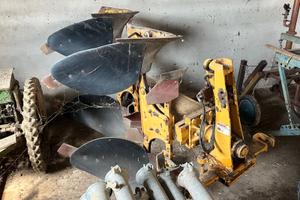 Aratro bivomere Moro