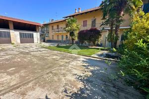 CASA SEMINDIPENDENTE A TRONZANO VERCELLESE