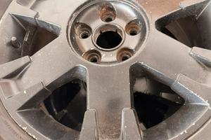 Cerchi in lega 17" con gomme invernali 215 65 R 17