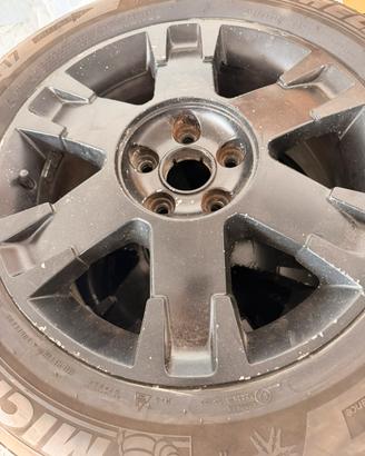 Cerchi in lega 17" con gomme invernali 215 65 R 17