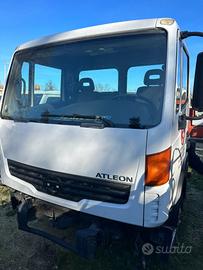 Nissan Atleon cabina