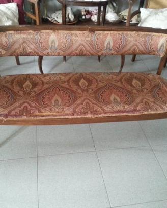 divanetto con poltroncine