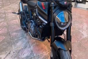 Ducati monster 937