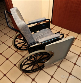 Sedia a rotelle imbottita con vassoio - pari al nu