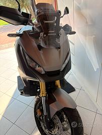 X adv 750