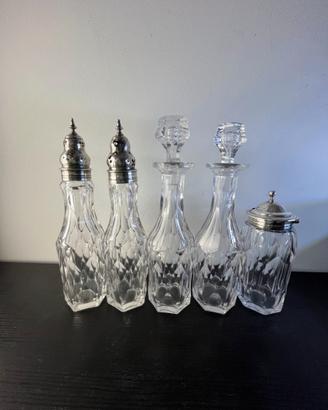 Oliera vittoriana in argento a cinque bottiglie.