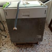 lavastoviglie Whirlpool e lavatrice Indesit insiem