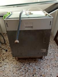 lavastoviglie Whirlpool e lavatrice Indesit insiem