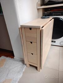 mobili Ikea: tavolo, libreria kallax, scrivania 