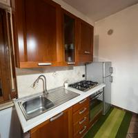 Cucina con piano cottura e forno