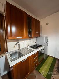 Cucina con piano cottura e forno