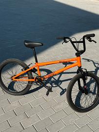 bicicletta Cosmic ragazzo BMX 180€