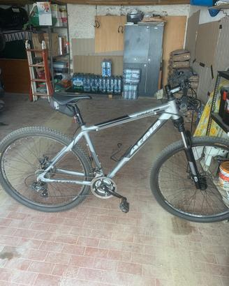 Bicicletta  Mountain Bike