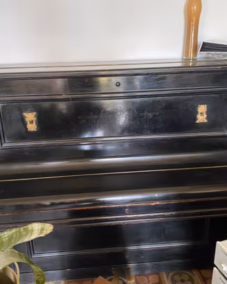 Pianoforte verticale o a muro