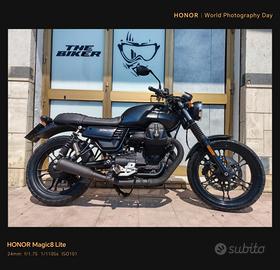 Moto Guzzi V7 III dark
