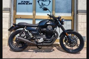 Moto Guzzi V7 III dark
