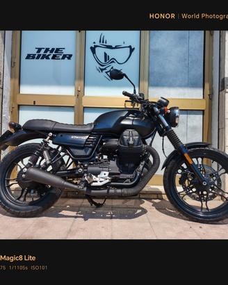 Moto Guzzi V7 III dark