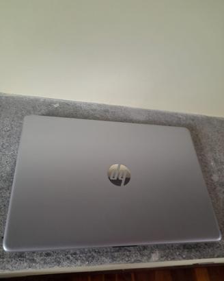 HP 250 G8 Nuovo - Intel Core i5, 8GB Ram, 512 SSD