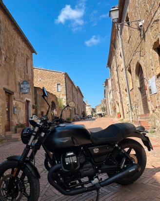 Moto Guzzi V7 IV 2021