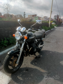 Suzuki GSX inazuma 750