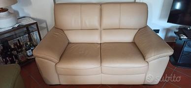 Divani in pelle artigianali.