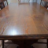 Tavolo e sedie in legno per cucina