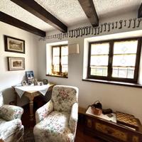 Casale in pietra ristrutturato con vigneto