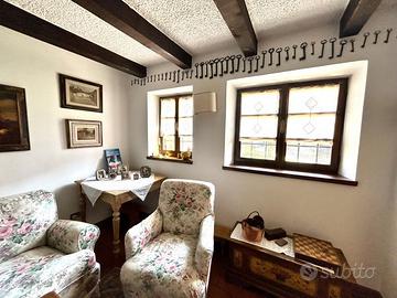 Casale in pietra ristrutturato con vigneto