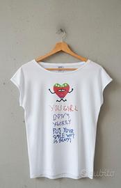 T-shirt bianca handmade - Grafica "Beaty" e Cuore
