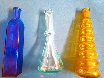 bottiglie fiaschette alambicchi strani e colorati