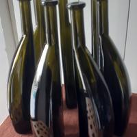 7 bottiglie con forma originale vetro verde scuro