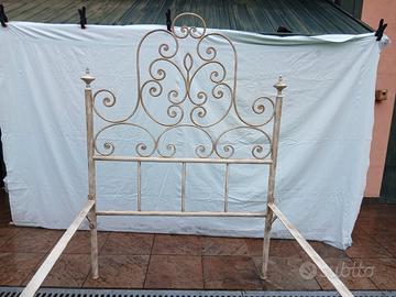Letto singolo in ottone, finitura shabby chic