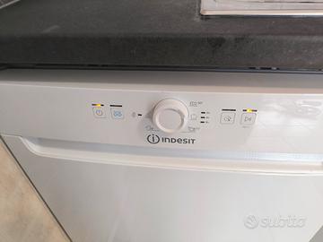  lavastoviglie Indesit 