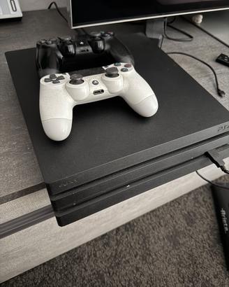 PlayStation 4 pro - 500 gb con 2 joypad