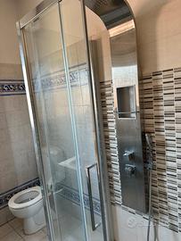 Box doccia con accessori