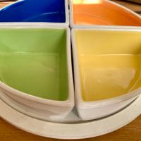 Piatto con ciotole ideale aperitivo