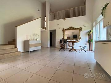 Villa di 183 m² con 4 locali e box auto a Sala Bol