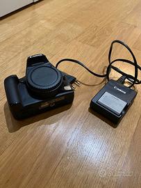 Fotocamera Canon EOS 1000D, danneggiata