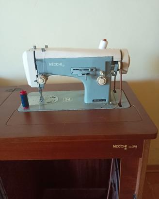 macchina da cucire Necchi 270
