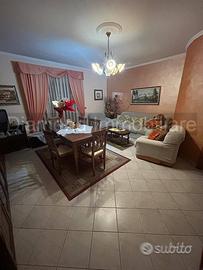 Appartamento con cortile e garage a Mascali