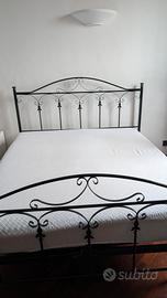 Struttura letto matrimoniale in ferro battuto