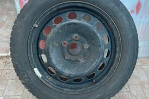 Ruote Dunlop 205/55 R16 quasi nuove con cerchi.